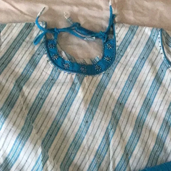 Indian shalwar kamez with scarf - Picture 3 of 5